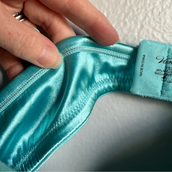 Vanity Fair Illuminations Bra - Picture 4 of 9